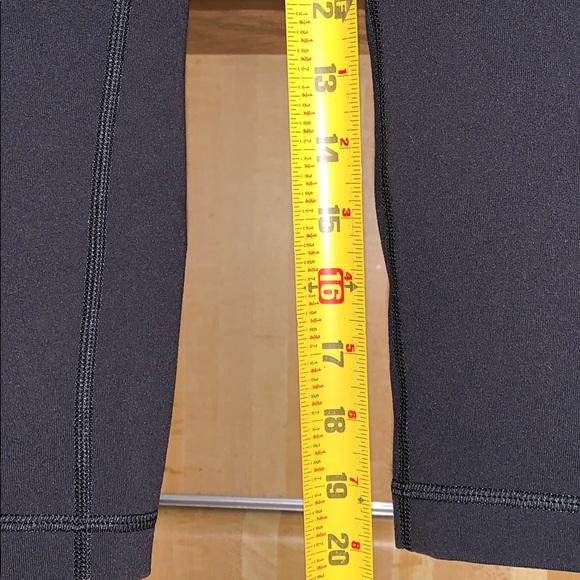 LNC Lululemon Size 2 leggings with blue/pink/purp - Picture 5 of 8